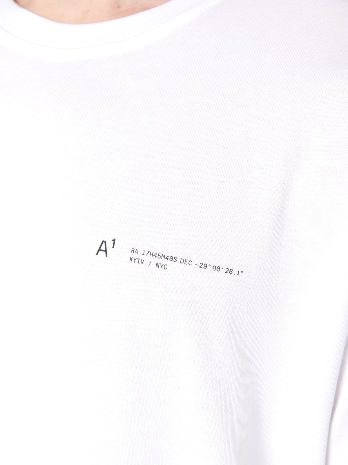 Overlap collar t-shirt