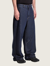 Adjusting jeans blue