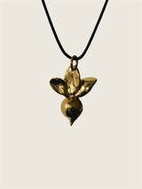 Beetroot pendant in gold