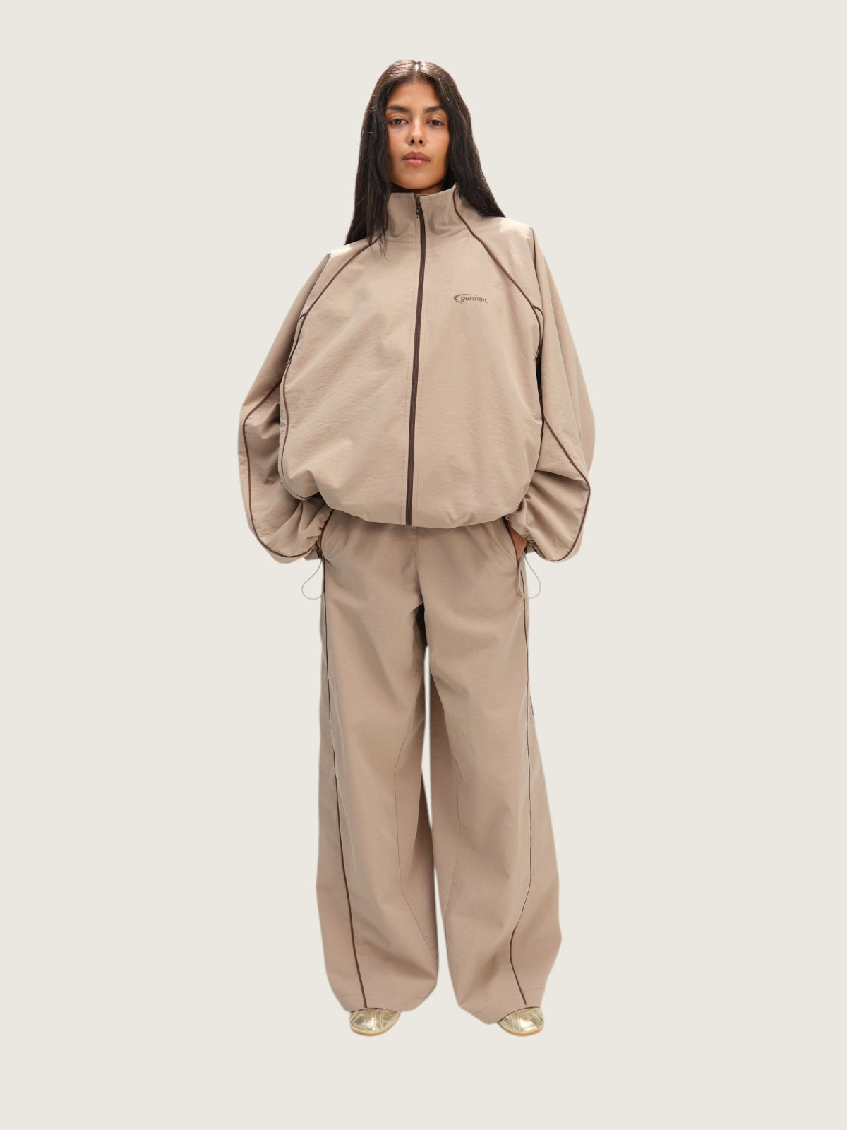 Beige trousers with edging
